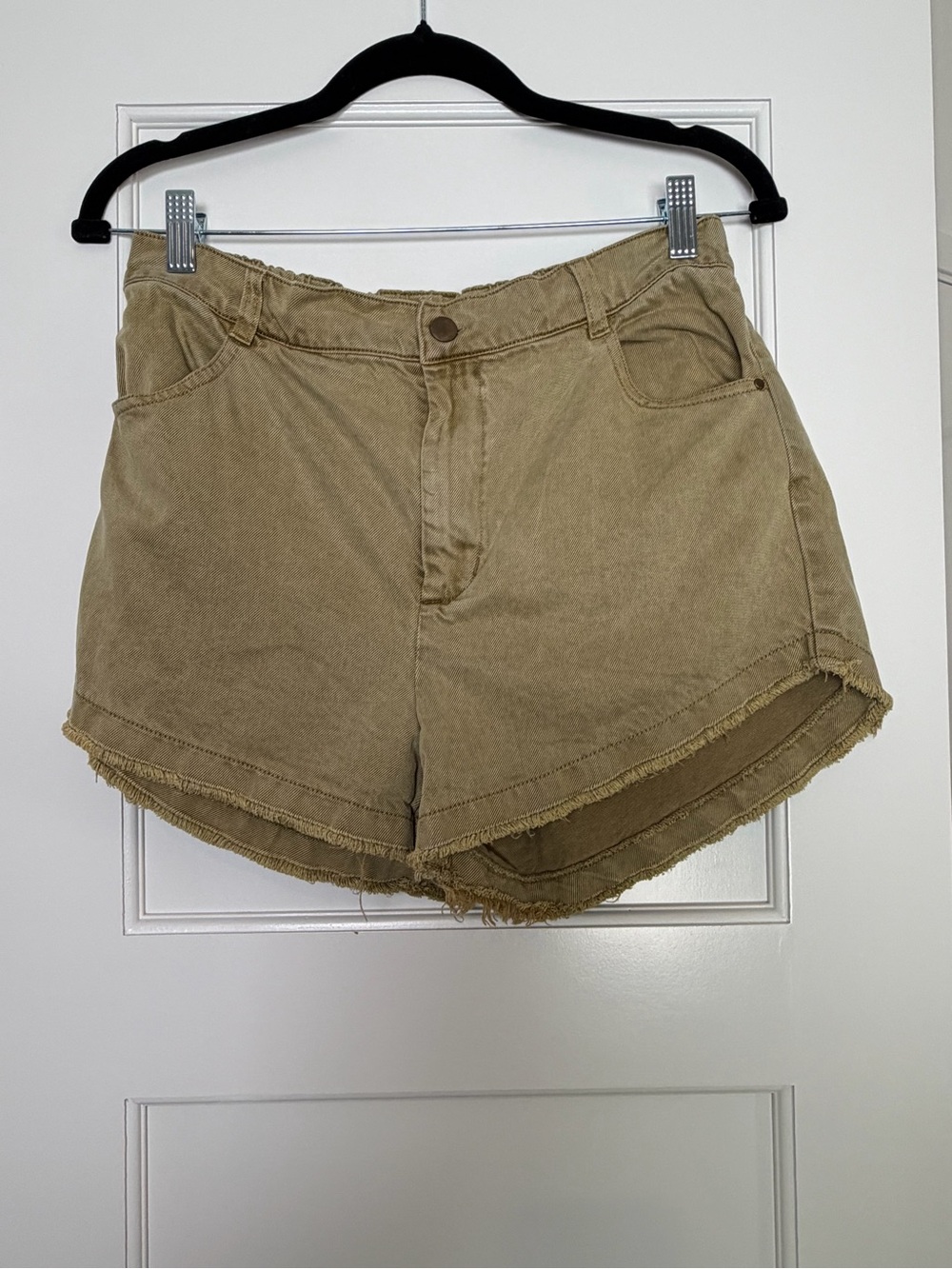 Young Fabulous & Broke Khaki Raw Hem Shorts (Large)